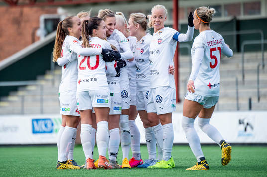 Rosengårds spelare jublar
