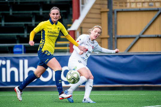 Rosengårds Mimmi Larsson mot Brøndbys spelare