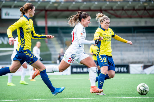 Rosengårds Johanna Rytting Kaneryd mot Brøndbys spelare