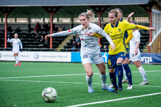 Rosengårds Mimmi Larsson mot Bröndbys spelare