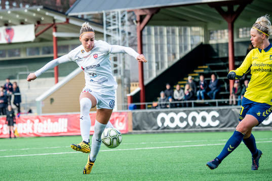 Rosengårds Sanne Troelsgaard mot Bröndbys spelare