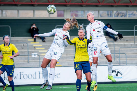 Rosengårds Glodis Perla Viggosdottir och Caroline Seger