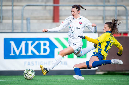 Rosengårds Jessica Samuelsson mot Bröndbys spelare