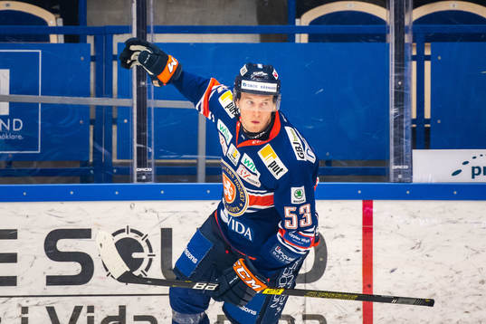 Växjös Marcus Paulsson jublar