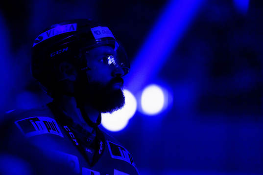 Växjös Daniel Rahimi före ishockeymatchen i SHL mellan
