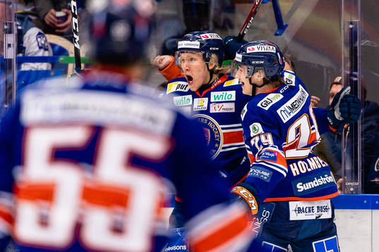 Växjös Marcus Sylvegård och Pontus Holmberg jublar