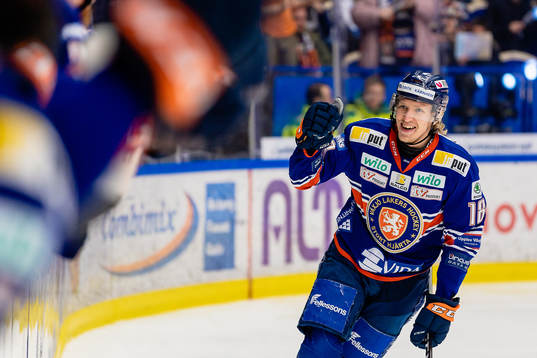 Växjös Marcus Sylvegård jublar