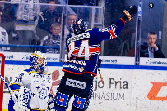 Leksands målvakt Janne Juvonen och Växjös Brendan