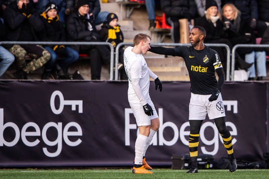 s Henok Goitom reagerar på Västerås Emil Skogh
