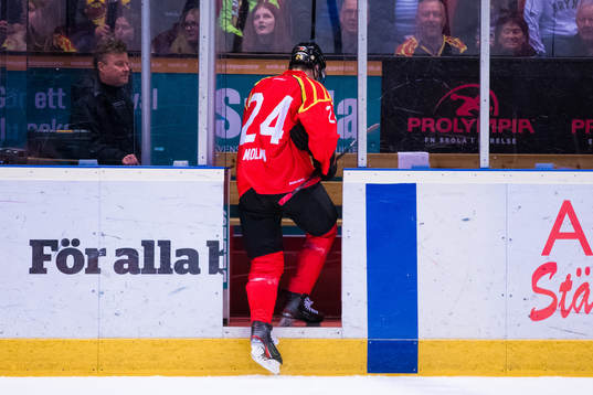 Brynäs Emil Molin blir utvisad