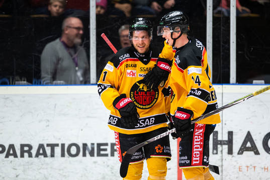 Luleås Juhani Tyrväinen jublar