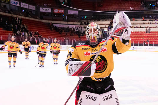 Luleås målvakt Joel Lassinantti jublar
