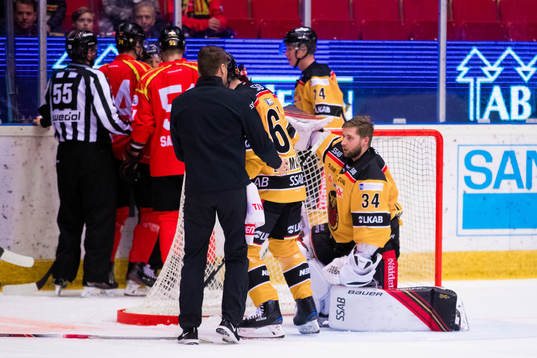 Luleås målvakt Joel Lassinantti har ont