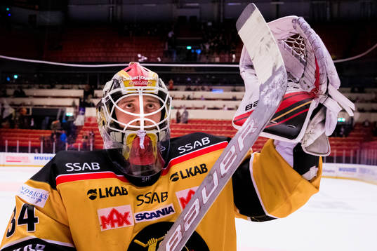 Luleås målvakt Joel Lassinantti jublar
