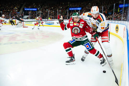 Frölundas Max Friberg och Malmö Redhawks Fredrik