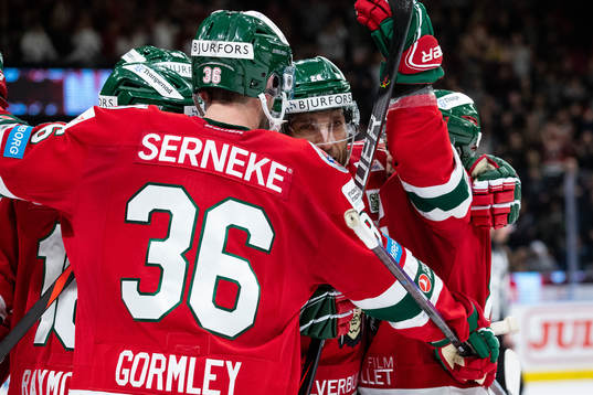 Frölundas Joel Lundqvist jublar med lagkamrater