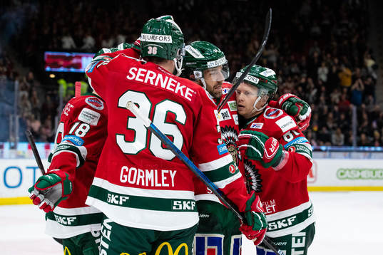 Frölundas Joel Lundqvist jublar med lagkamrater