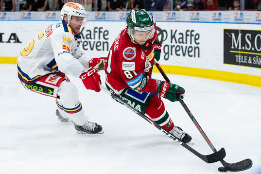 Malmö Redhawks Axel Wemmenborn och Frölundas Ryan Lasch