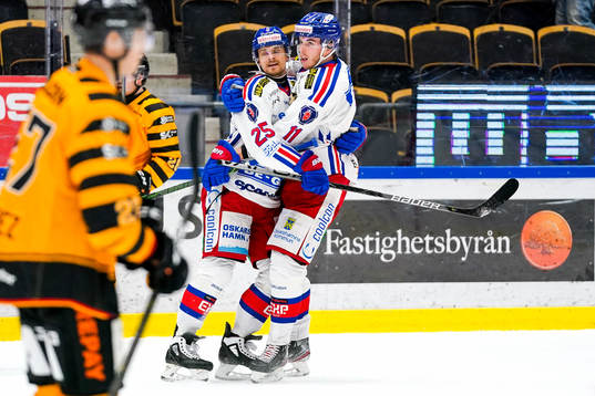 Oskarshamn Johannes Salmonsson och Joakim Thelin jublar