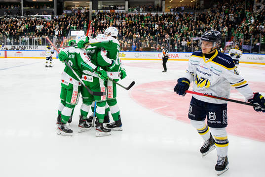 Rögles spelare jublar