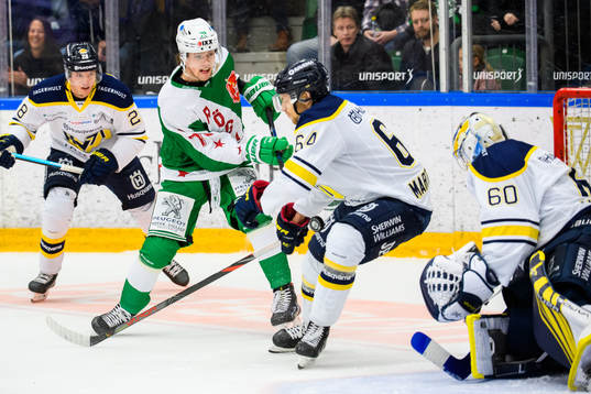 s Eric Martinsson och målvakt Hugo Alnefelt