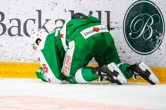 Rögles Eric Gelinas har ont