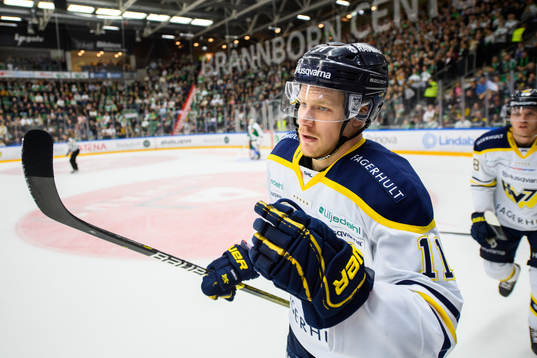 s Simon Önerud jublar