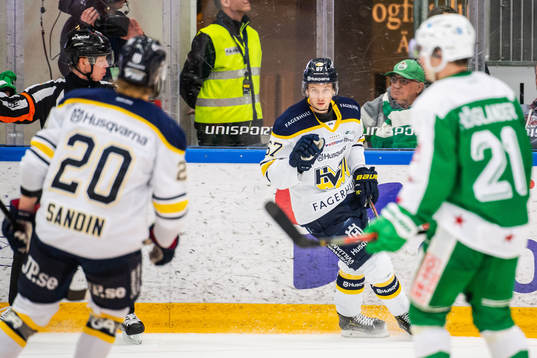 s Christoffer Törngren jublar