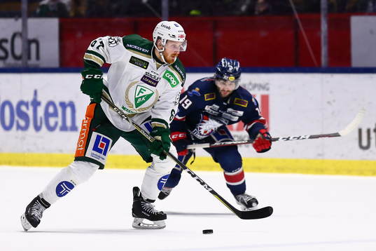 Färjestads Pontus Widerström och Linköpings Joe Whitney