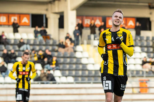 Häckens Jasse Tuominen jublar