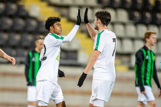 Varbergs Keanin Ayer Boya och Robin Tranberg jublar