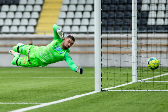Norrbys målvakt Mergim Krasniqi