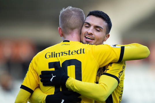 Häckens Ahmed Yasin och Jasse Tuominen jublar