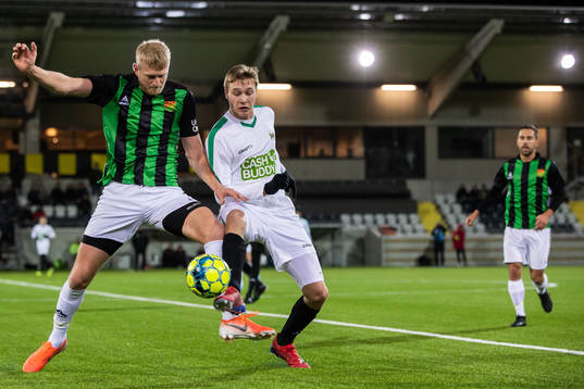 GAIS Carl Elfgren Nyström och Varbergs Axel Pettersson
