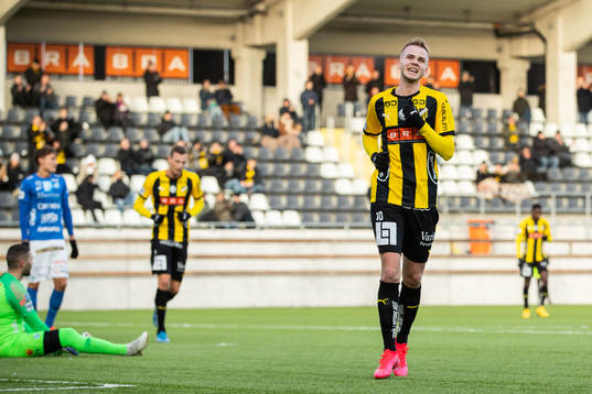 Häckens Jasse Tuominen jublar