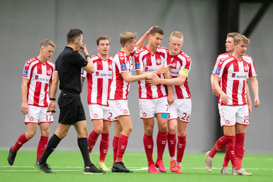 Ålborgs Oliver Abildgaard jublar med lagkamrater