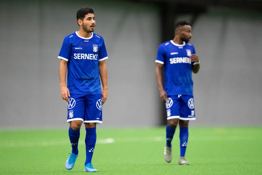 IFK Göteborgs Hosam Aiesh och Nzuzi Toko  deppar