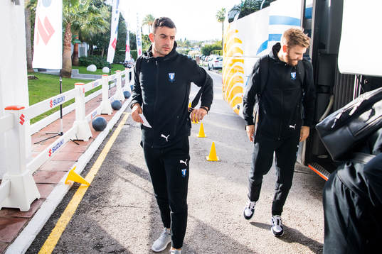 Malmö FFs Behrang Safari ankommer till spelarhotellet