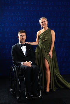 Prisutdelare Tobias Forsberg och Filippa Norr Richloowu