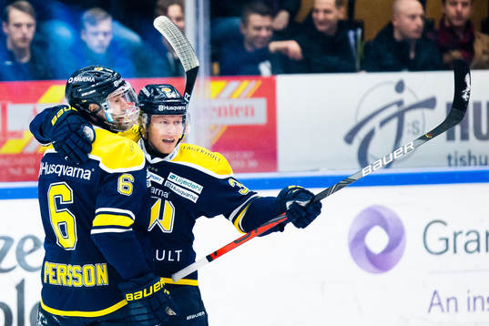 s Jesper Williamsson och Christoffer Persson  jublar