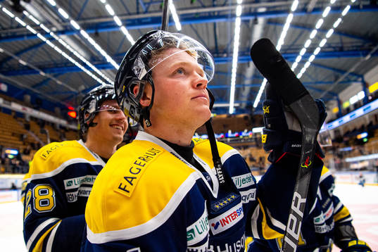 s Johan Johnsson  jublar