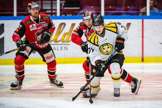 Brynäs Daniel Mannberg och Malmö Redhawks Axel Wemmenborn