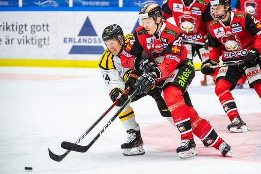 Brynäs Nicklas Danielsson och Malmö Redhawks Lars Bryggman