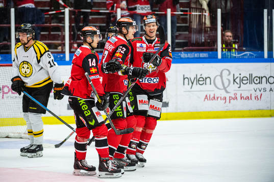 Malmö Redhawks Fredrik Händemark jublar
