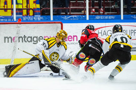 Malmö Redhawks Johan Olofsson gör 3-0 bakom Brynäs