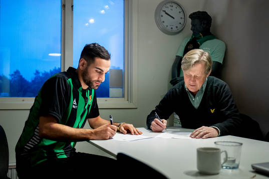 Mervan Celik skriver på för GAIS