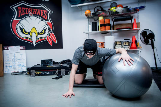 Ishockeyspelaren Helge Grans i gymmet
