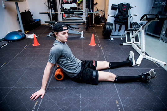 Ishockeyspelaren Helge Grans i gymmet