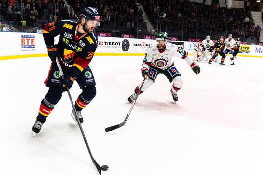 Djurgårdens Dick Axelsson och Frölundas Joel Lundqvist