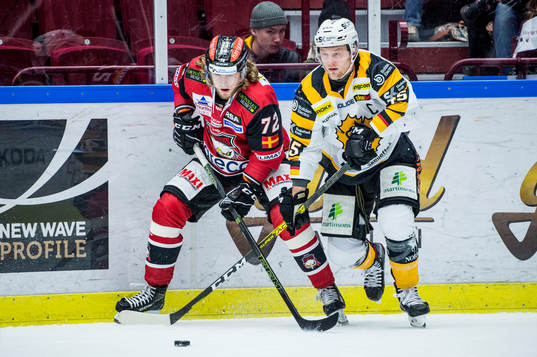 Malmö Redhawks Nicolai Meyer mot Skellefteås Oscar Möller